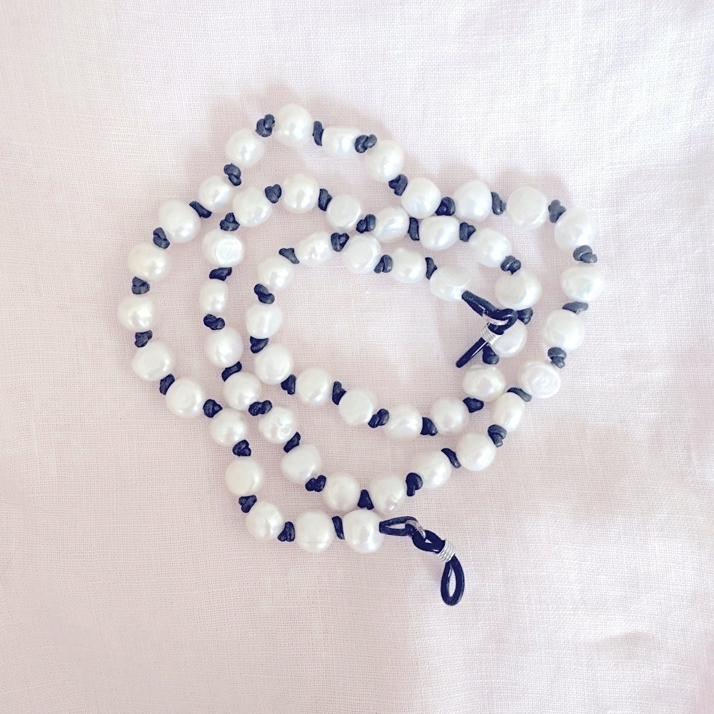 DAILY PEARLS Knotted Pearl Glasses Chain - great for readers!
